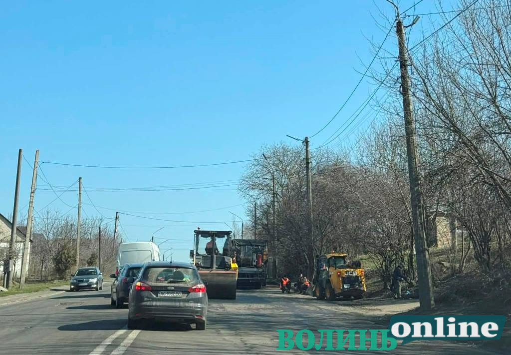 У Луцьку ремонтують Набережну після зими: за скільки і хто