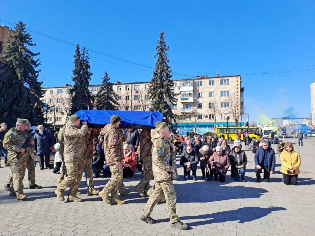 Віддав життя за Україну: у Ковелі в останню земну дорогу провели загиблого Героя Олександра Масла