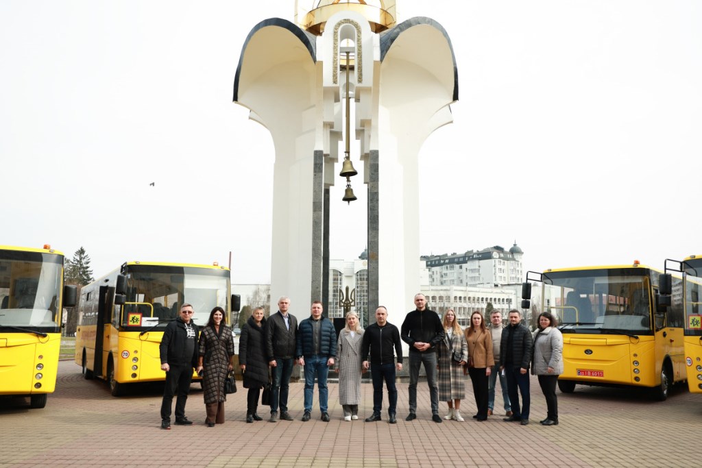 Громади Волині отримали нові шкільні автобуси