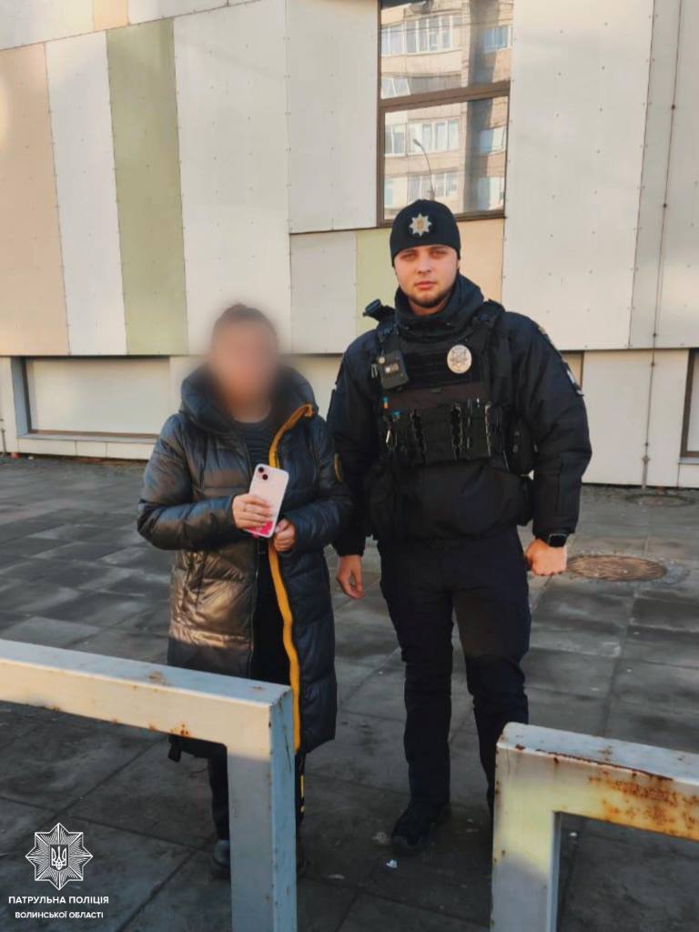 У Луцьку патрульні повернули загублений телефон власниці