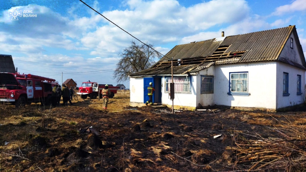 Минулої доби на Волині гасили пожеу житлових будинків та загоряння сухостою