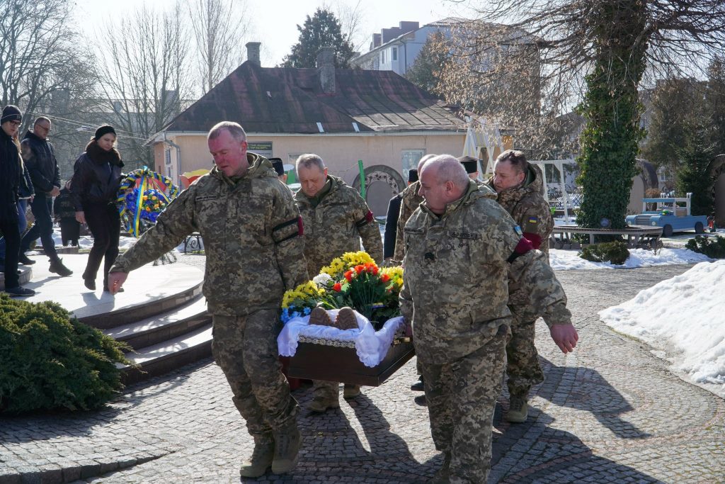 Володимирська громада попрощалася із Захисником Василем Бакуном