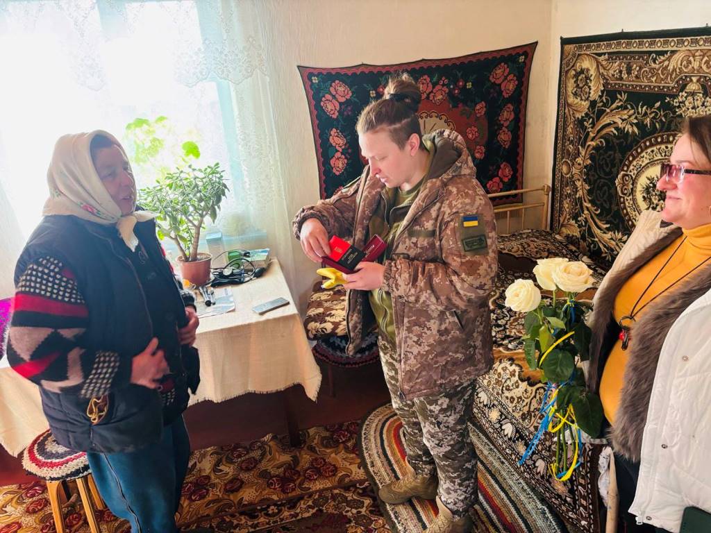 Рідним загиблих Героїв із Головненської громади вручили їхні посмертні нагороди