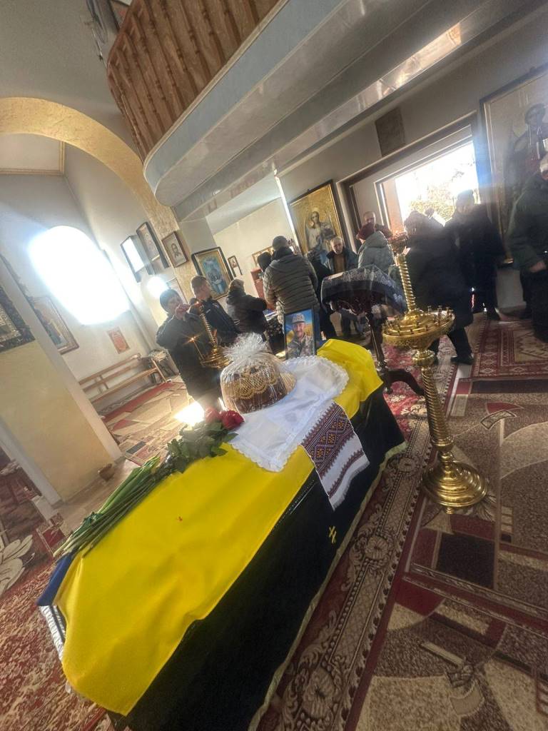 В Устилузькій громаді попрощалися із воїном Валентином Зубком