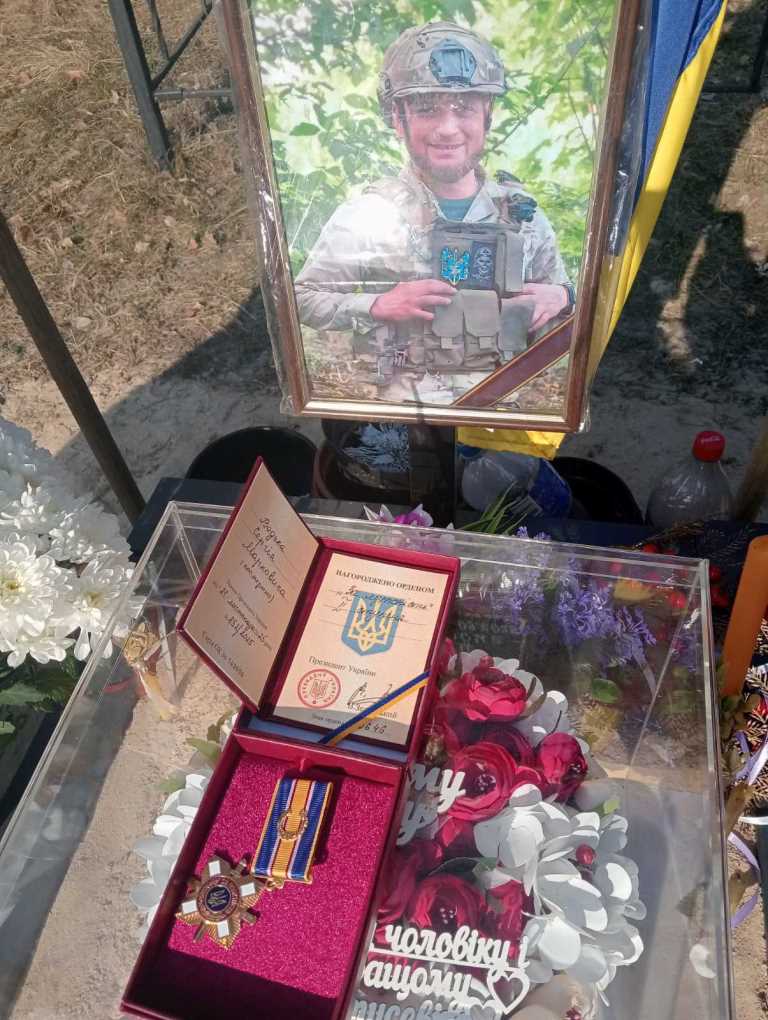 Родині загиблого воїна із Маневицької громади вручили його посмертну нагороду