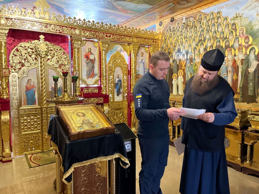 На Волині офіцери-рятувальники громад нагадали священнослужителям правила пожежної безпеки перед Великоднем