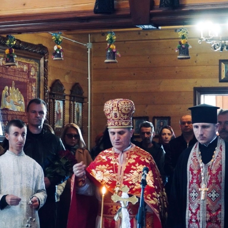 У Володимирській громаді попрощалися із воїном Русланом Поповичем