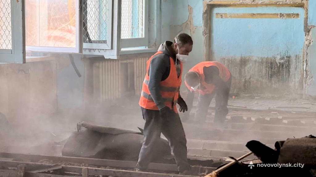 У Нововолинському ліцеї № 1 за грантові кошти відремонтують спортивний зал і покрівлю