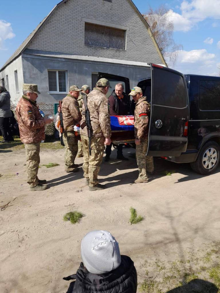 У Колківській громаді попрощалися зі воїном Віктором Михальчуком