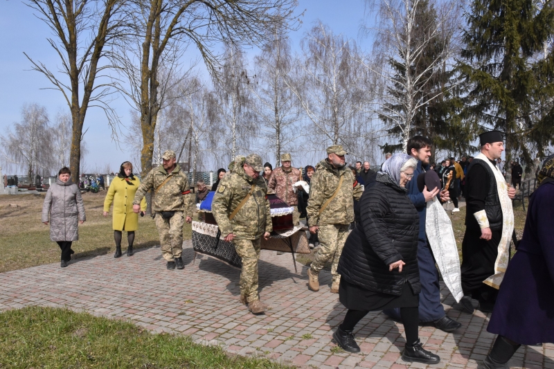Городищенська громада попрощалася з Героєм Тарасом Шавлаєм
