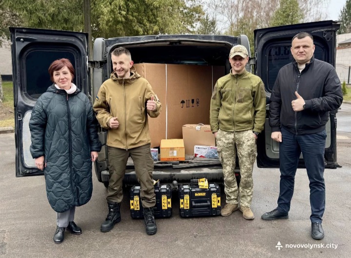 Нововолинська громада відправила чергову партію допомоги на передову
