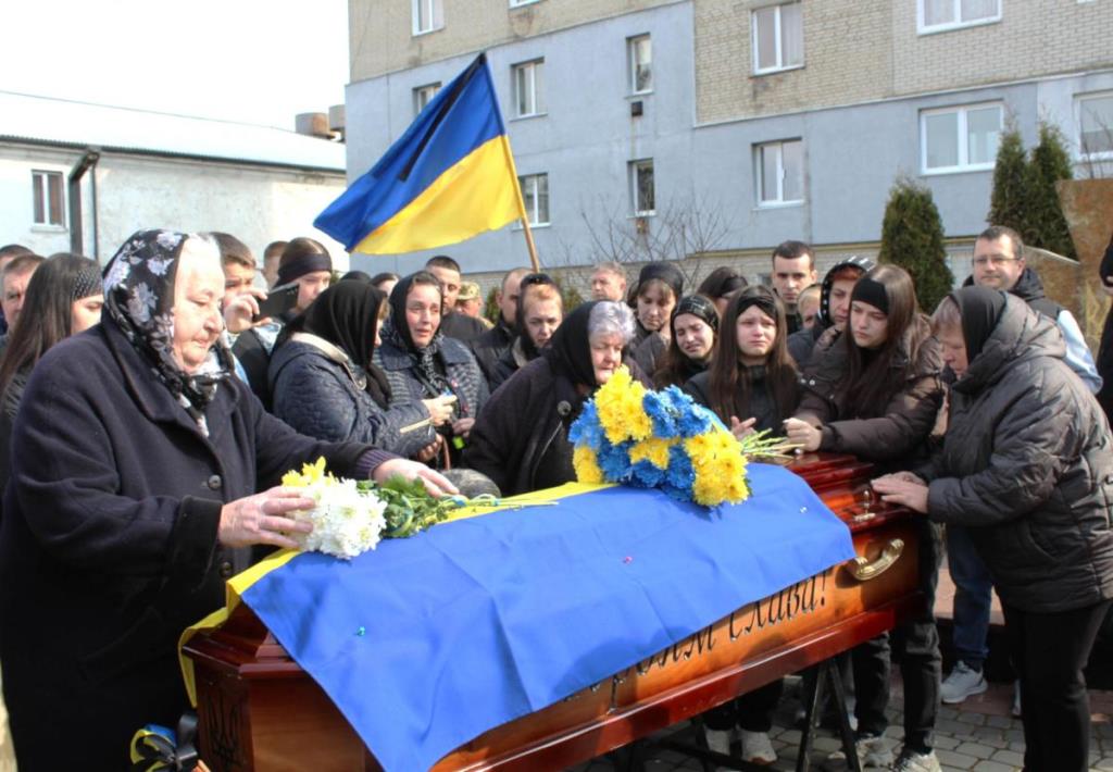 Рожищенська громада провела в останню путь Героя Володимира Сасовського