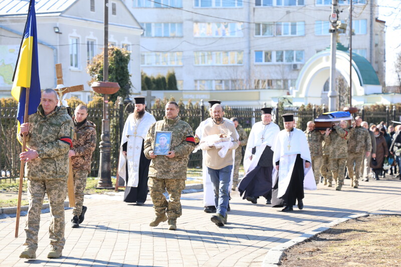 У Луцьку попрощалися із воїном Олександром Кругліковим