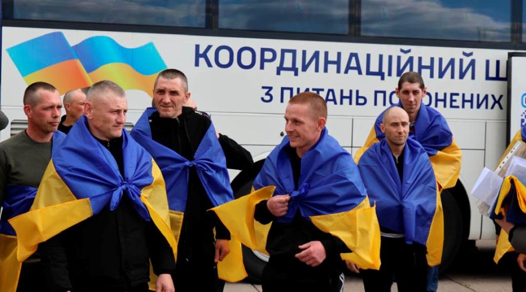 До України з російського полону повертаються 193 захисники