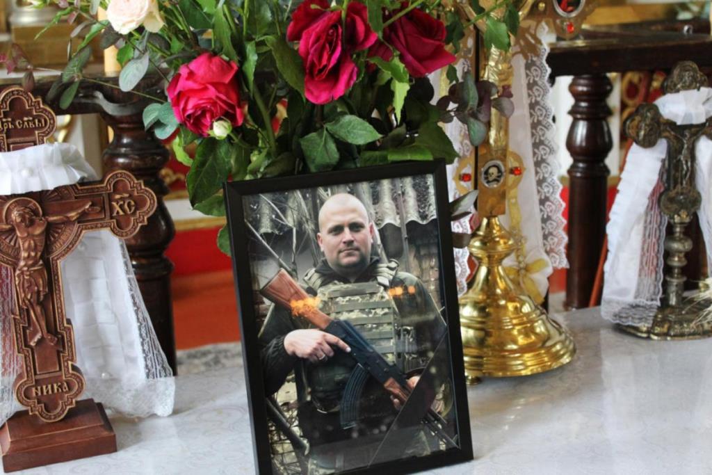 У Рожищенській громаді попрощалися із воїном Антоном Хвостюком