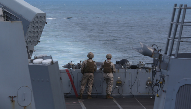 Військові США готуються до висадки на судна, пов’язані з Іраном