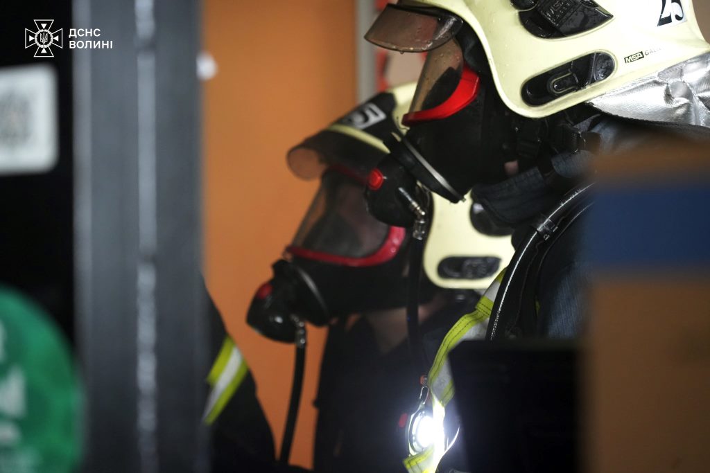 У Луцьку рятувальники ліквідували задимлення в розважальному центрі «Промінь»