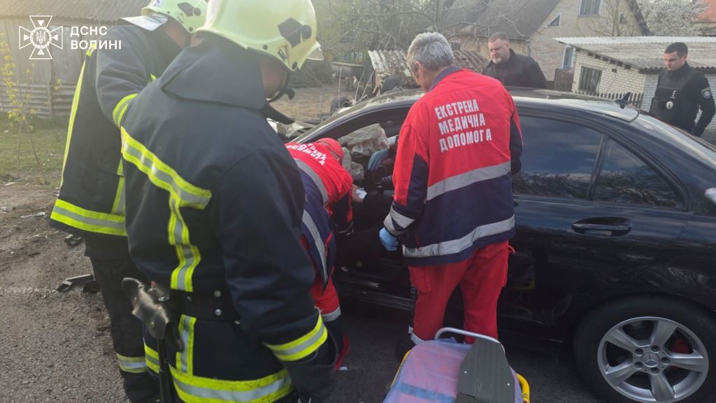 У Нововолинську рятувальники допомогли постраждалим внаслідок ДТП