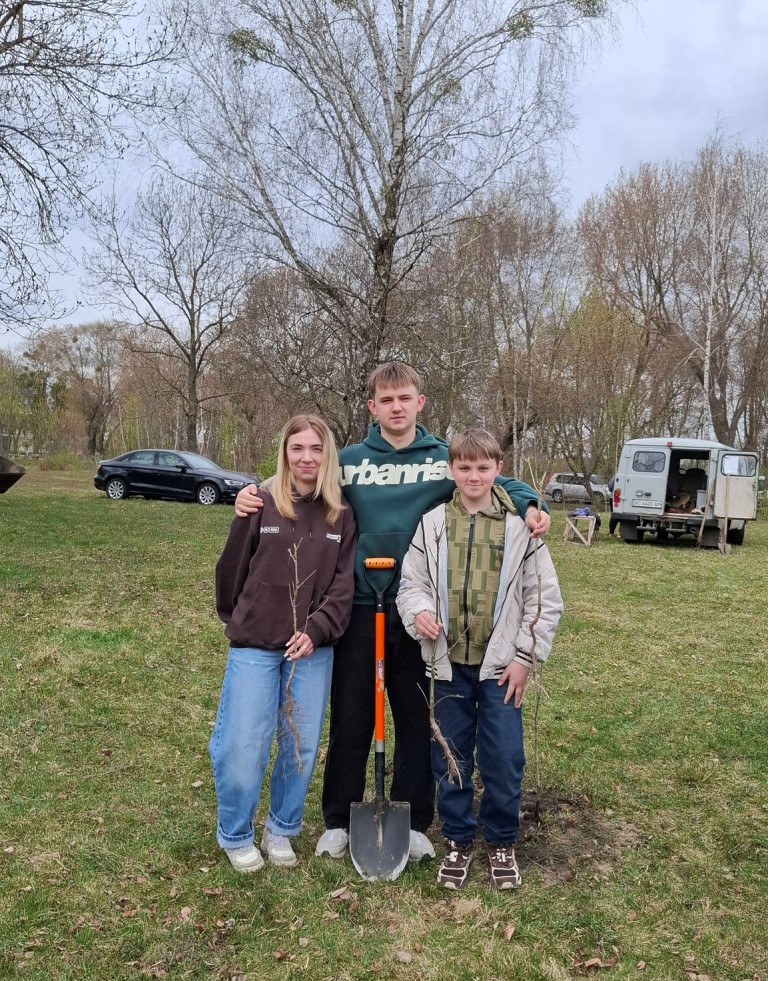 У Камінь-Каширській громаді висадили алею дубів на честь полеглих воїнів