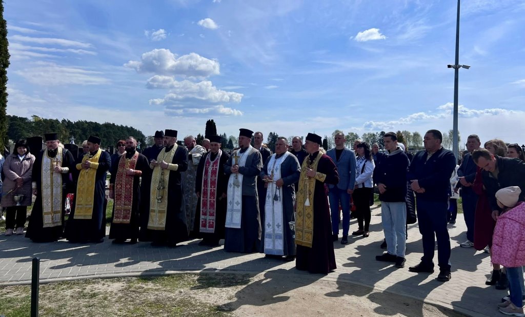 У Володимирській громаді на Федорівському цвинтарі відслужили панахиду за полеглими Захисниками