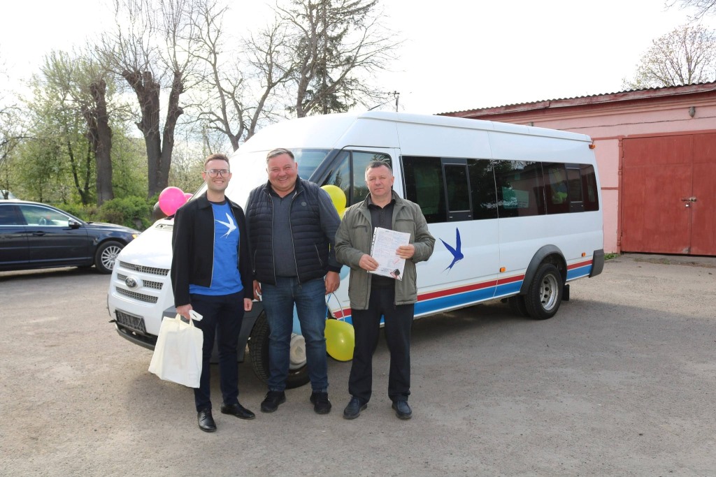 Горохівська громада отримала мікроавтобус для забезпечення потреб обдарованих дітей та молоді