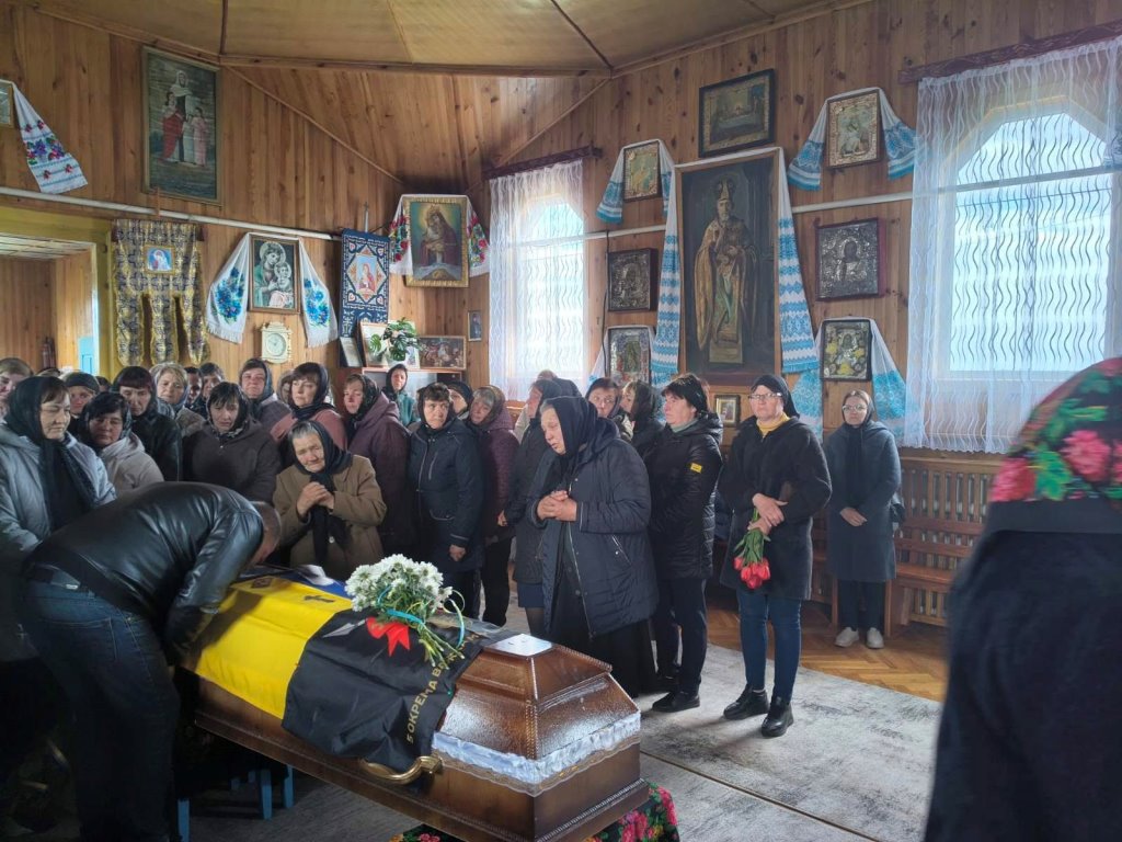 Ківерцівська громада провела в останню путь воїна Юрія Камця