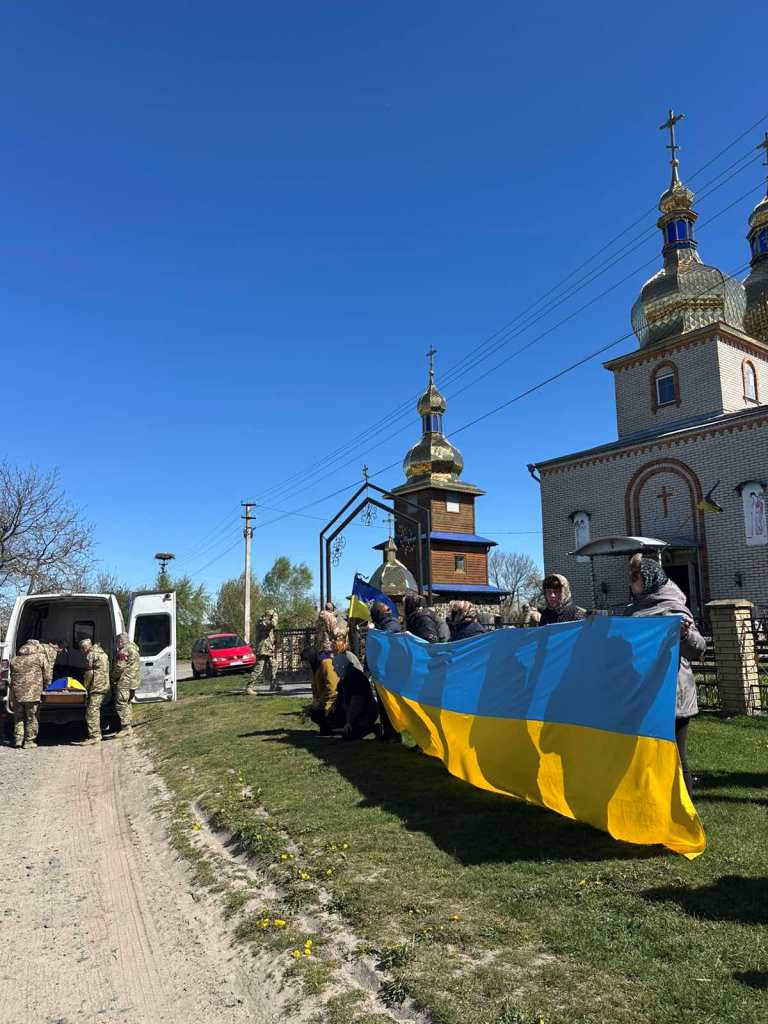 В Устилузькій громаді попрощалися із воїном Володимиром Троцюком