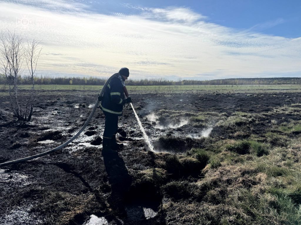 У Камінь-Каширському районі ліквідували пожежу торфу, що виникла учора вранці