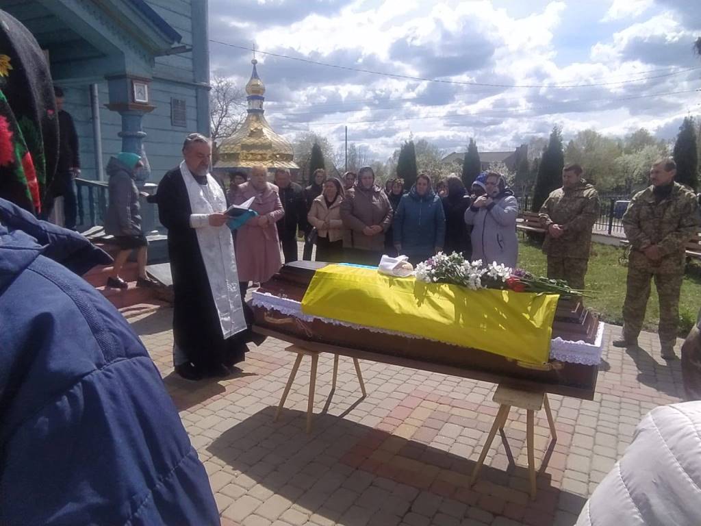 У Вишнівській громаді відбувся чин поховання загиблого Захисника України Юрія Мухіна