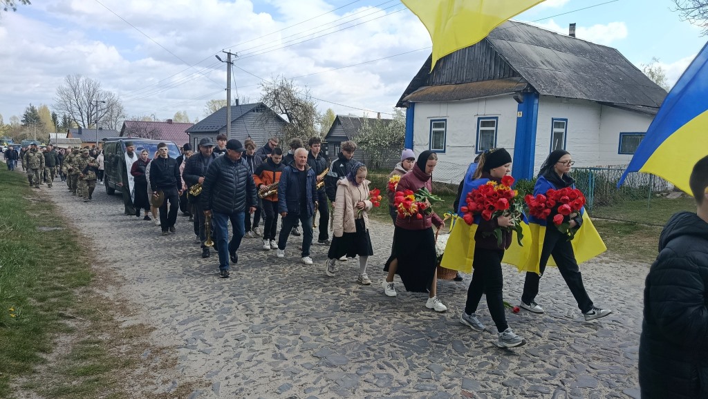 У Маневицькій громаді попрощалися із воїном Володимиром Павлюком