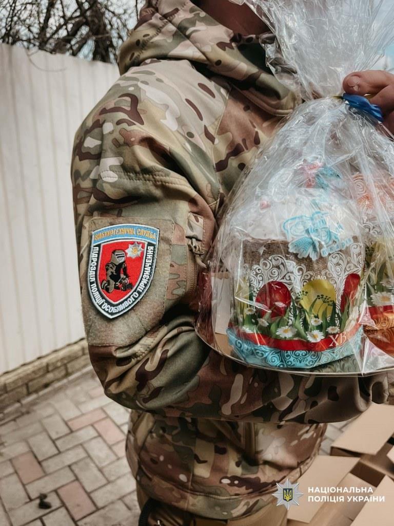 Великодня радість довжиною в тисячу кілометрів: бійцям стрілецького батальйону передали пасхальні набори з Волині