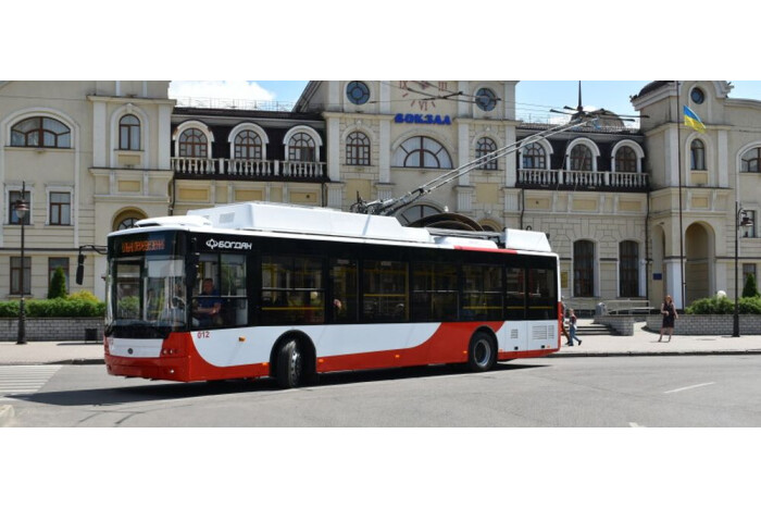 У Луцькій громаді 17-18 квітня до міського кладовища в селі Гаразджа курсуватиме додатковий транспорт