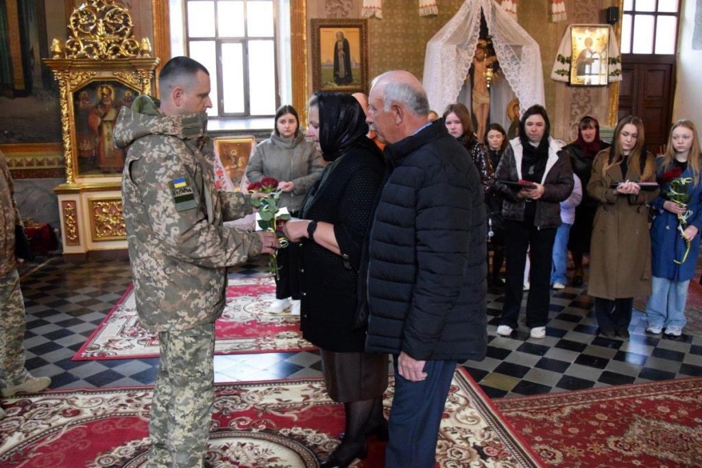 Родині загиблого воїна із Рожищенської громади Сергія Уляницького вручили посмертну нагороду Героя