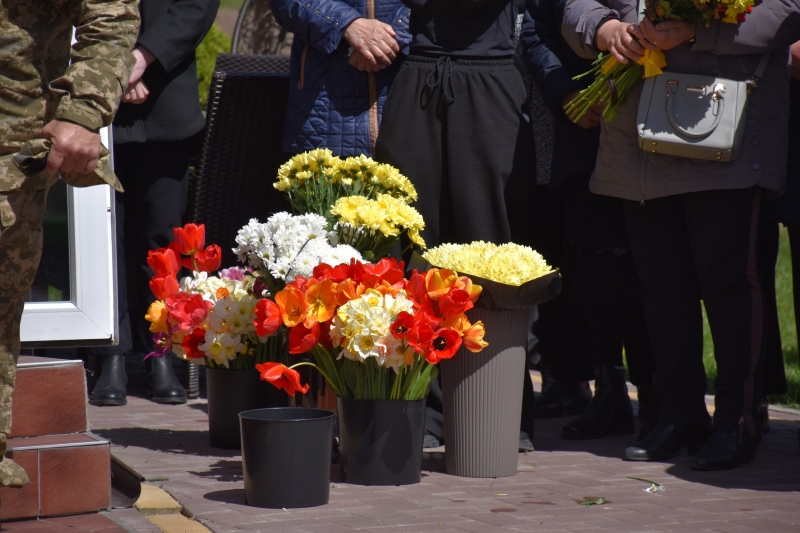 У Городищенській громаді в останню дорогу провели воїна Олександра Сернюка