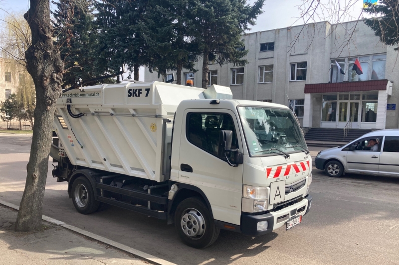 Іваничівська громада отримала сміттєвоз за рахунок грантових коштів