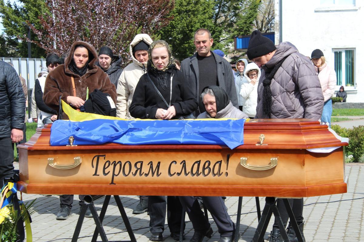 Рожищенська громада попрощалася з Героєм Дмитром Демчуком