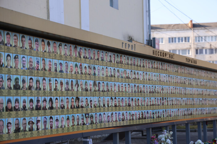 У Луцькраді прокоментували інформацію про перенесення фотостенду загиблих Героїв на Театральному майдані