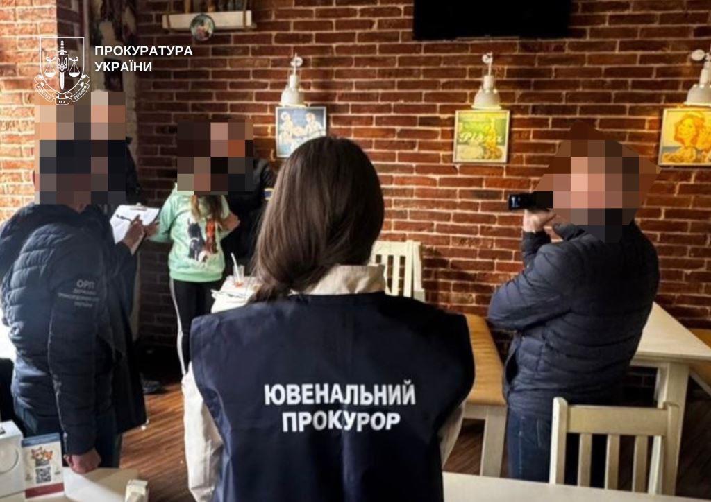 Продала 6-річного сина за 25 000 доларів: жительці Волині повідомили про підозру