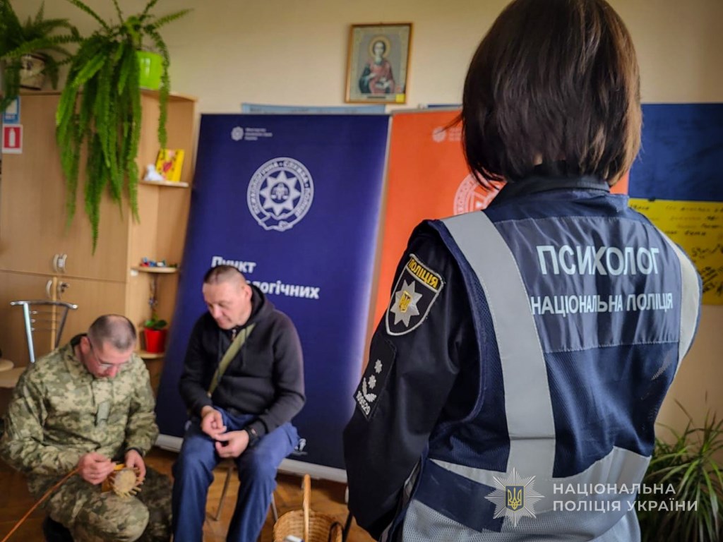 У медзакладі на Волині провели майстер-клас із лозоплетіння для захисників