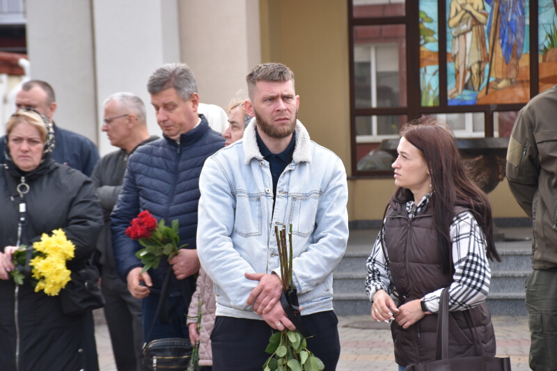 Жителі Луцької громади попрощалися з Героями Анатолієм Андрусиком та Богданом Новосадом