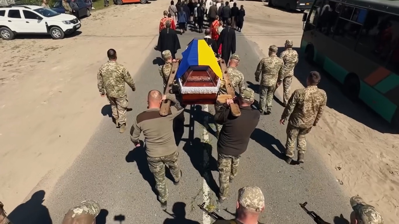 У Шацькій громаді попрощалися з двома Захисниками