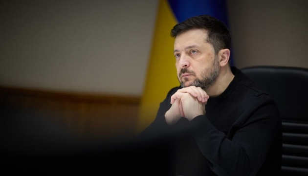Понад 140 обстрілів на фронті та 10 штурмів: Зеленський заявляє про порушення росією перемир’я