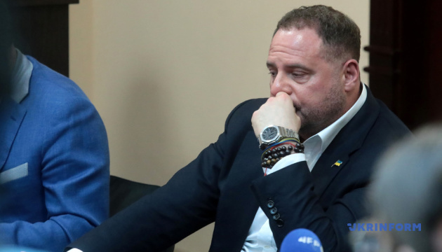 Єрмак має чотири дипломатичні паспорти, дані про його перетин кордону за останні пів року видалені