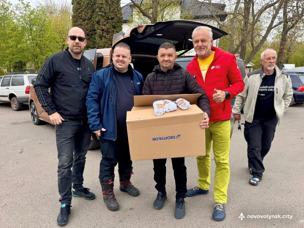 Громадські активісти зі Словаччини привезли гуманітарну допомогу в Нововолинську громаду