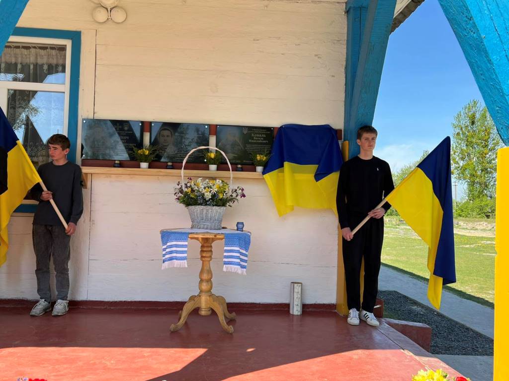 На Камінь-Каширщині відкрили меморіальну дошку загиблому Герою