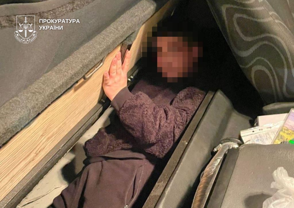 Судитимуть волинянина, який вивозив ухилянтів за кордон у схованці в кабіні вантажівки