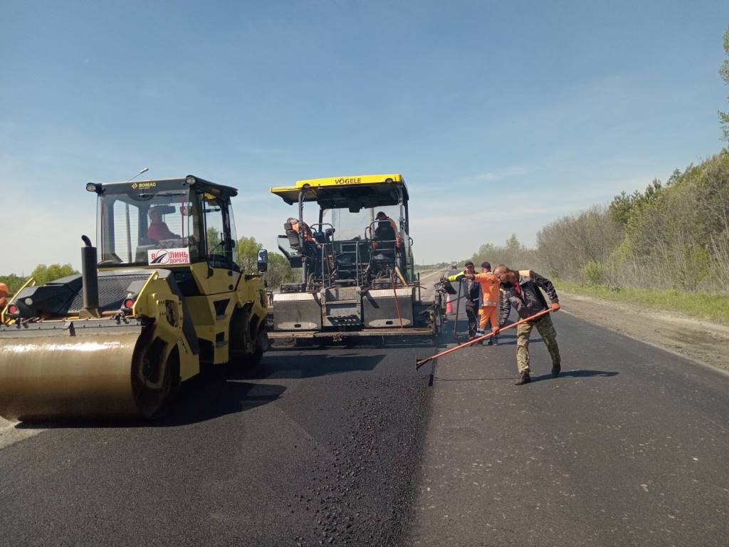 За тиждень на Волині оновили понад 40 тисяч метрів квадратних покриття на дорогах державного значення