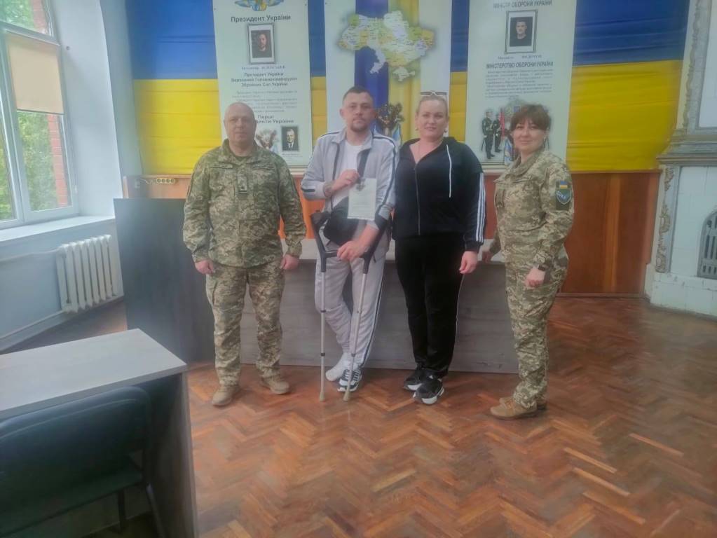 Військовому з Володимирського району вручили почесну відзнаку «За Незламність»