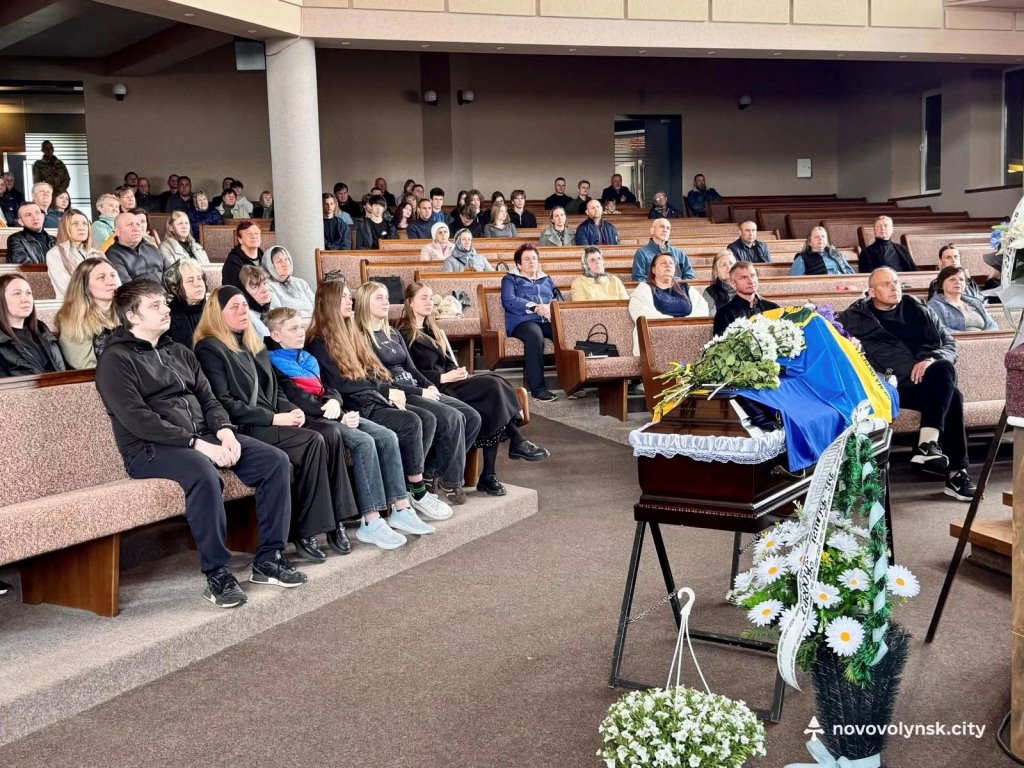 У Нововолинській громаді попрощалися з Героєм Олександром Грабовим