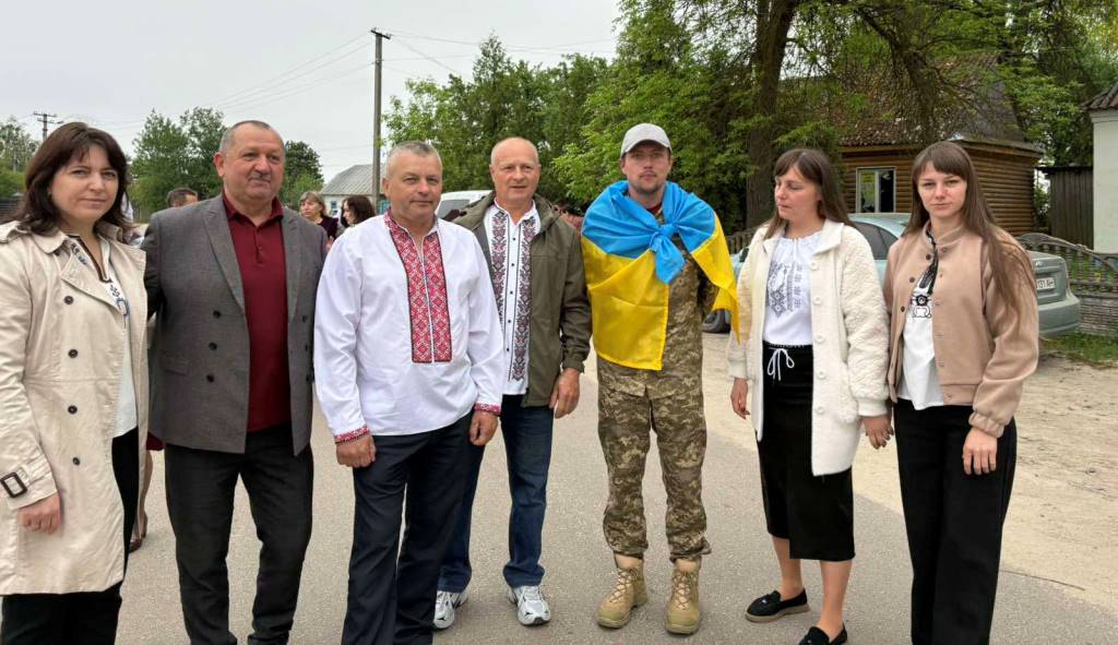 У Камінь-Каширській громаді зустріли звільненого з полону Захисника Андрія Войчука